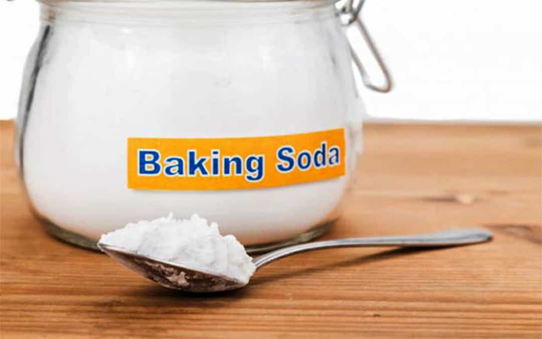 Baking soda cân bằng axit và độ kiềm da giúp ngăn ngứa hiệu quả