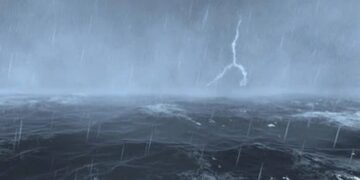 Mang theo mưa to, gió lớn vào đất liền 