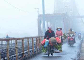 Trời thường trở lạnh và có mưa phùn khi gió Đông Bắc về
