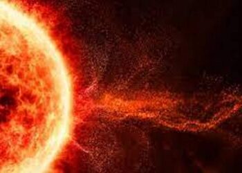 Bão mặt trời là một vụ nổ năng lượng tính từ trong bầu khí quyển 