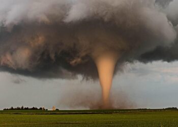 Tìm hiểu về hiện tượng vòi rồng đã diễn ra trong quá khứ