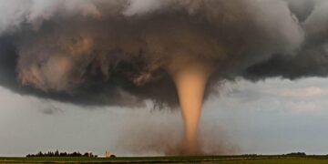 Tìm hiểu về hiện tượng vòi rồng đã diễn ra trong quá khứ