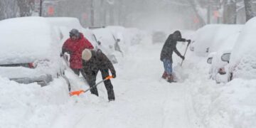 Kỹ năng đối phó bão tuyết bạn cần biết