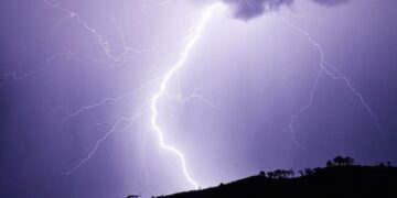 Những tác hại của sấm sét và cách phòng tránh an toàn