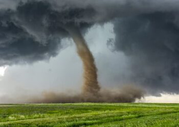 Tại sao có hiện tượng lốc xoáy