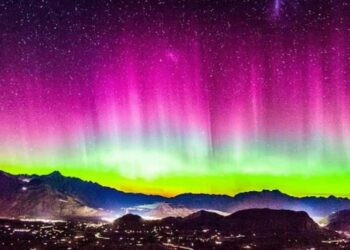 Tại sao có hiện tượng cực quang